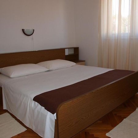 Apartments Mirja - 100M From The Beach & Parking Trogir Buitenkant foto