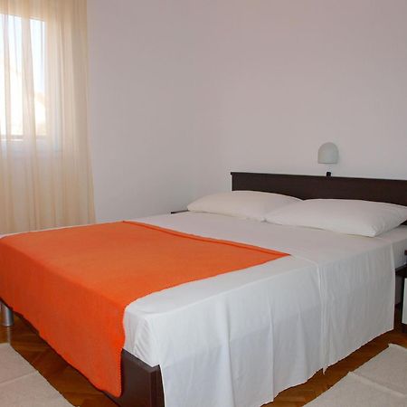 Apartments Mirja - 100M From The Beach & Parking Trogir Buitenkant foto