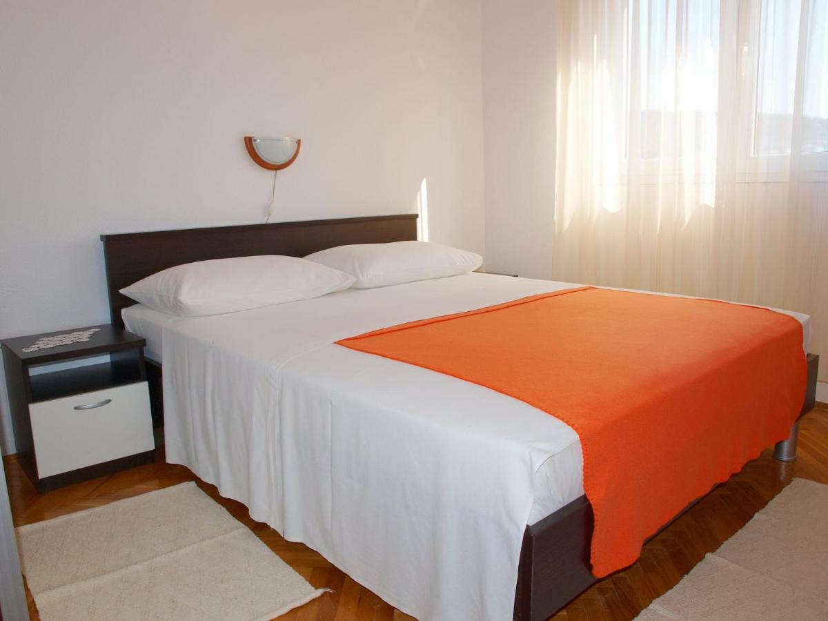 Apartments Mirja - 100M From The Beach & Parking Trogir Buitenkant foto