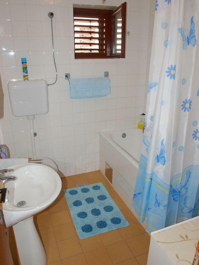 Apartments Mirja - 100M From The Beach & Parking Trogir Buitenkant foto